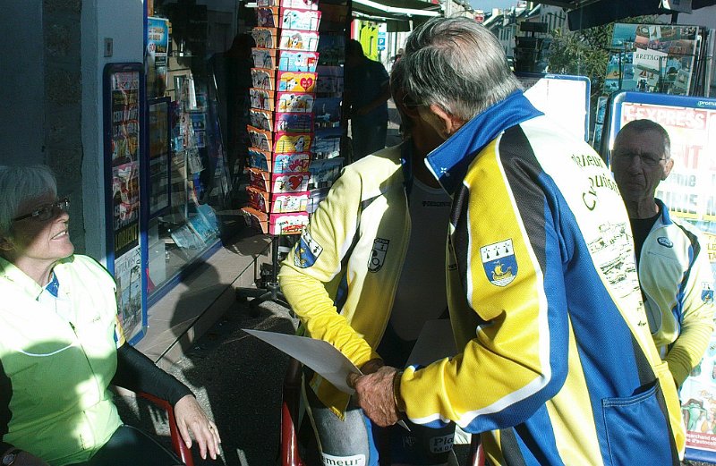 2011-09-22 23 Les felicitations de l Ancien.JPG